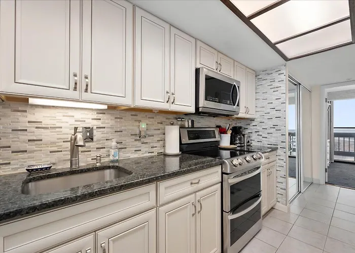 Century One-beautiful 2 Bed Oceanfront With Indoor Pool! Ferienhaus