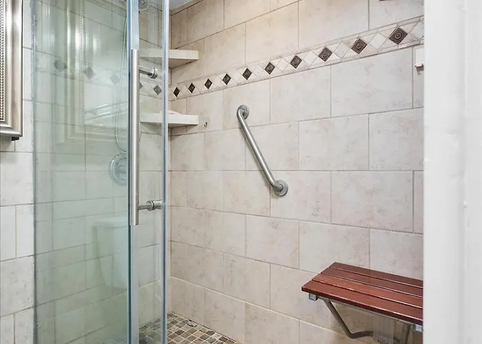Century One-beautiful 2 Bed Oceanfront With Indoor Pool! Ferienhaus